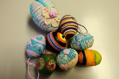 uskrsna-jaja-opletena-krep-papirom